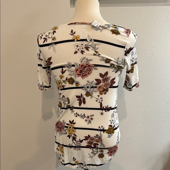 Maurices Fitted Short Sleeve Tee White Black - Picture 3 of 4